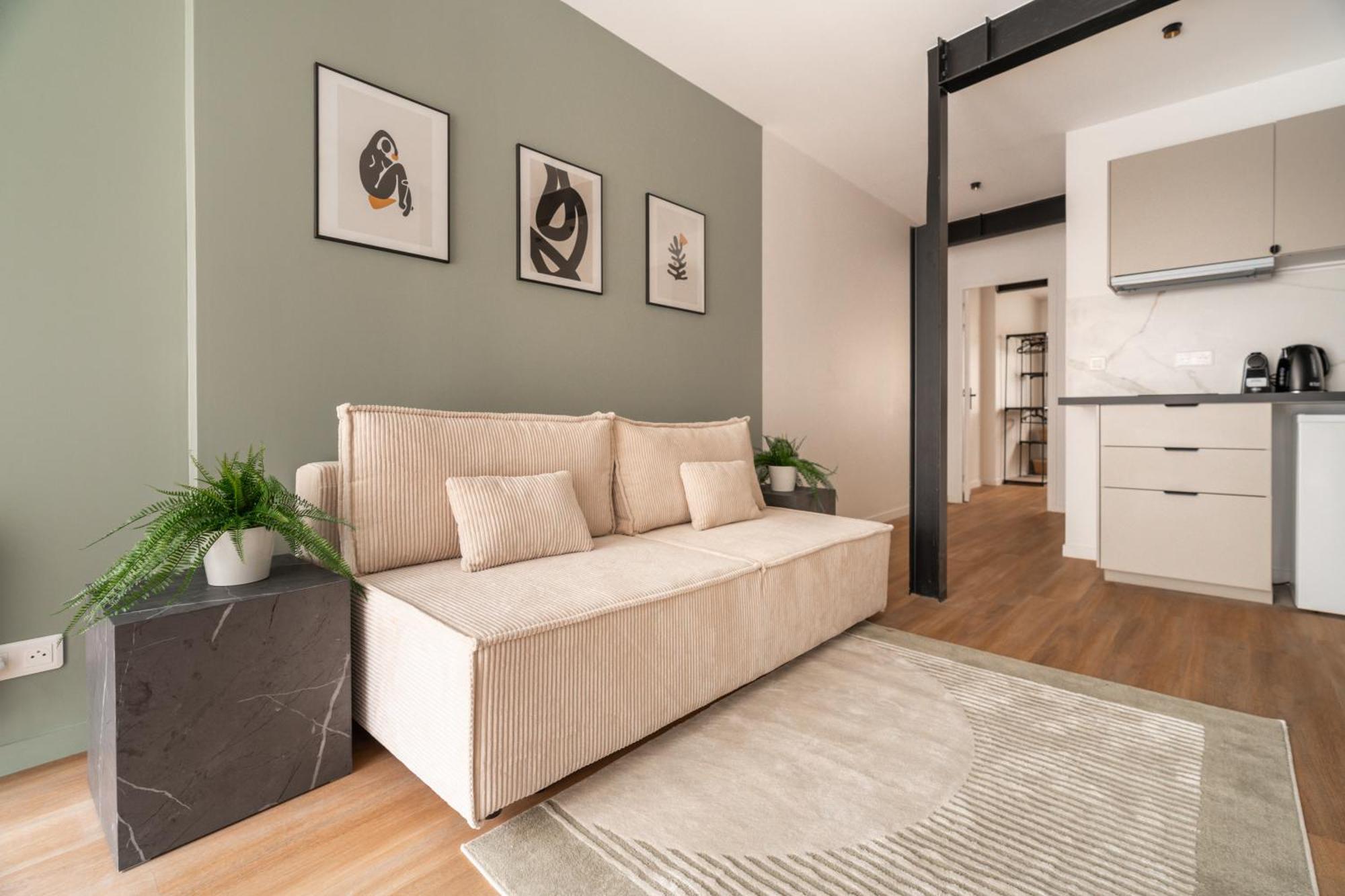 Stunning New In Apartment *