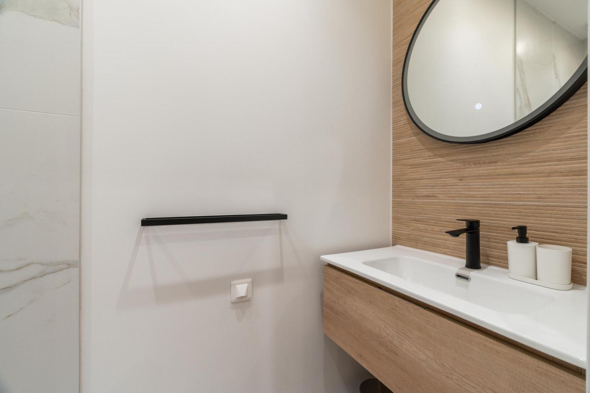 Stunning New In Apartment *