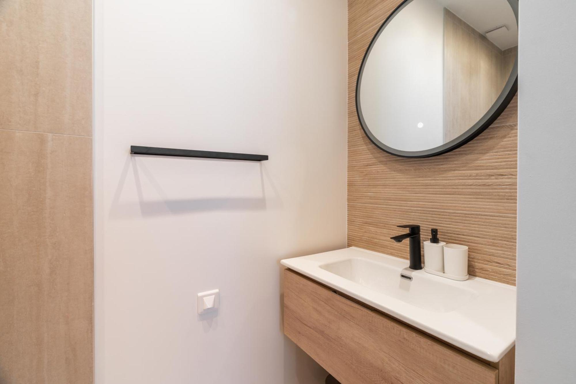Stunning New In Apartment *