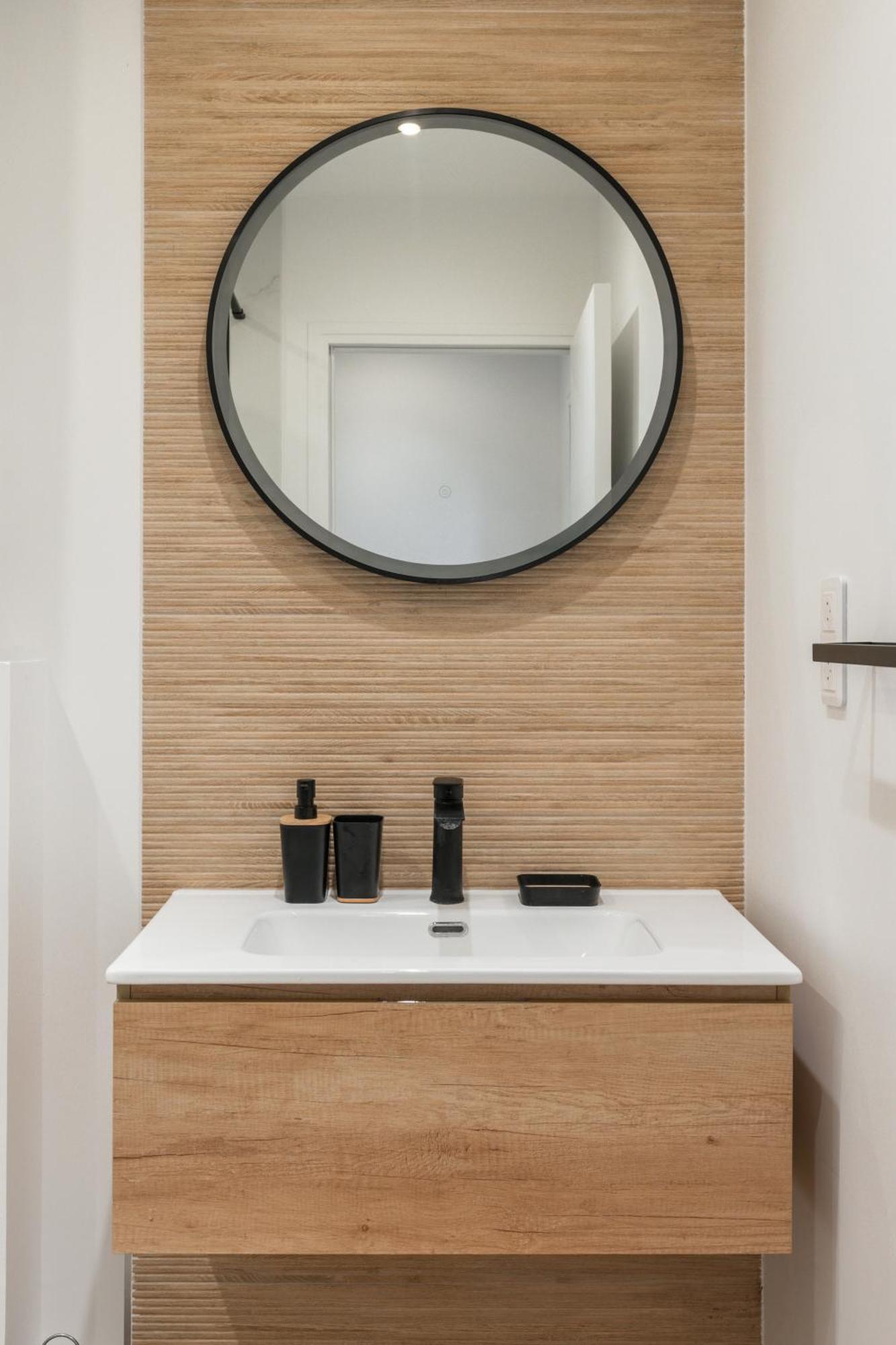 Apartment Stunning New In