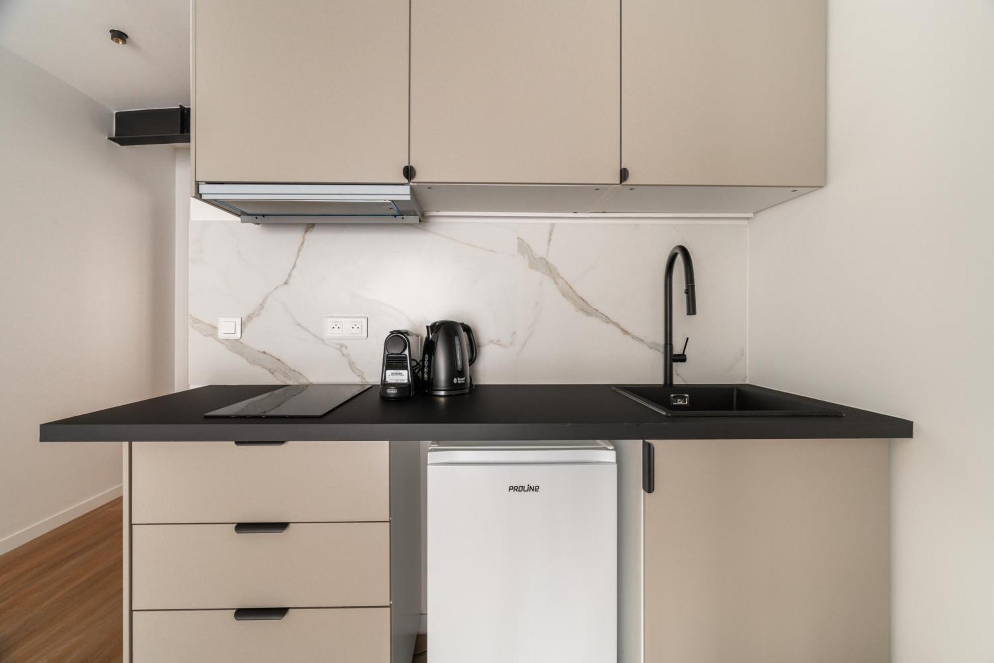 Apartment Stunning New In